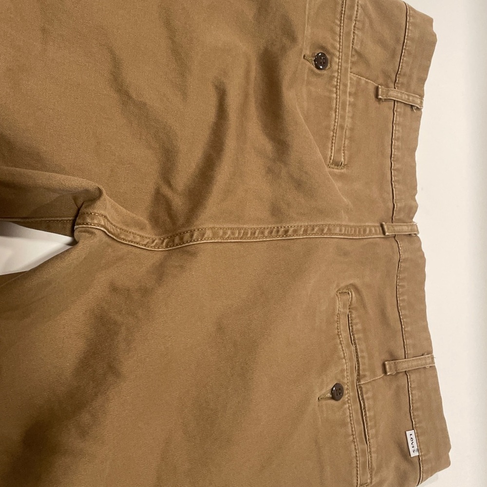 Levi's Two Horse Brown Khaki Tapered Legs Chino Pants Mens Size Measures 34x32”
